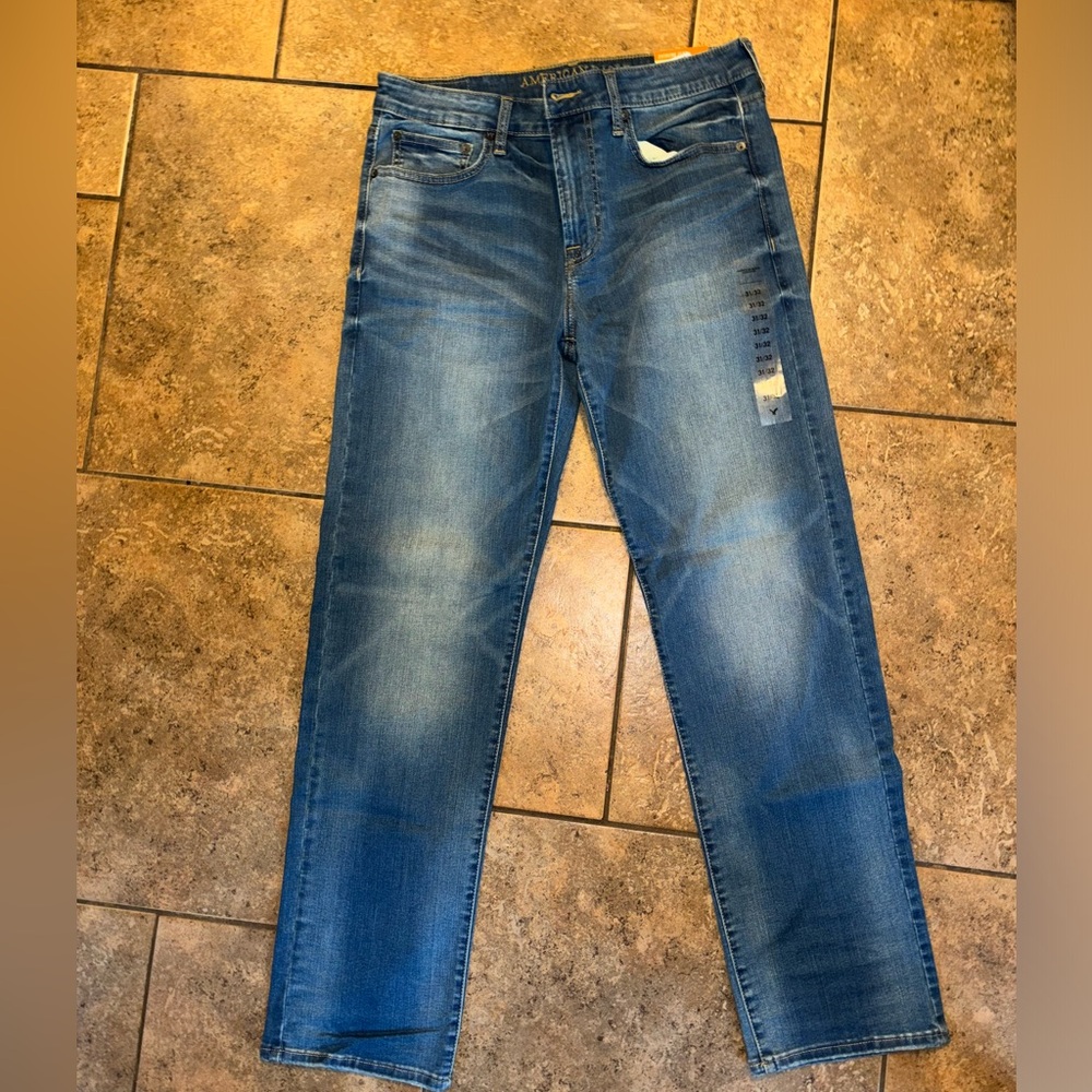 NWT American Eagle Jeans. 31X32. Waist-16”, inseam-31”, Length-41”. Retail $50.